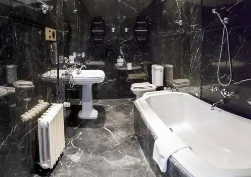 Atlantis Hotel