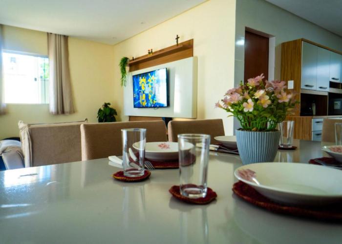 4 quartos, sendo 2 suítes - uma com varanda privativa, a 700m da Praia da Boca da Barra e 2,5km da orla de Tamandaré, Wifi 200MB e cozinha completa - Piscina e estacionamento privativos - Ideal para grupos e famílias - tranquilo para home office
