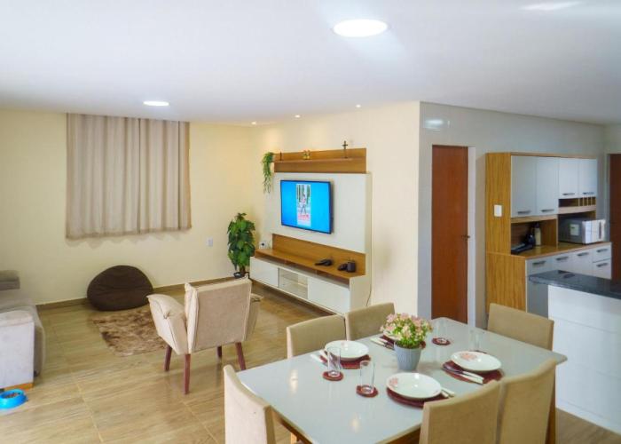 4 quartos, sendo 2 suítes - uma com varanda privativa, a 700m da Praia da Boca da Barra e 2,5km da orla de Tamandaré, Wifi 200MB e cozinha completa - Piscina e estacionamento privativos - Ideal para grupos e famílias - tranquilo para home office
