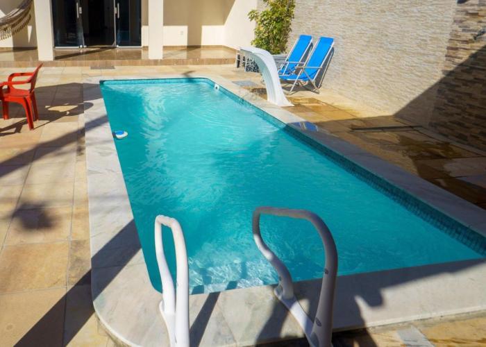 4 quartos, sendo 2 suítes - uma com varanda privativa, a 700m da Praia da Boca da Barra e 2,5km da orla de Tamandaré, Wifi 200MB e cozinha completa - Piscina e estacionamento privativos - Ideal para grupos e famílias - tranquilo para home office