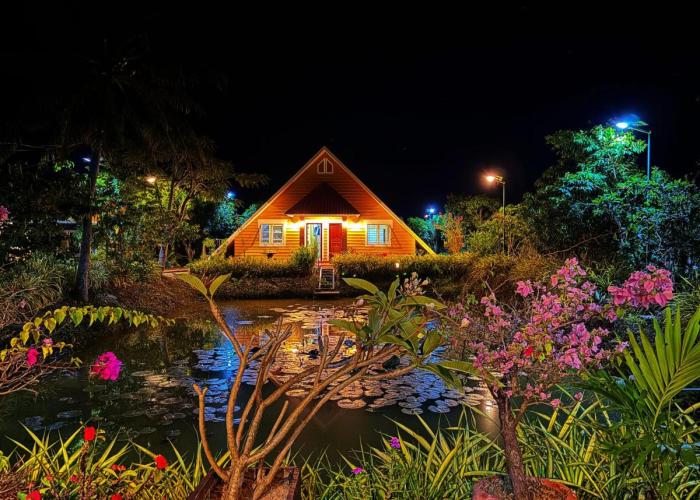 Coconut Village Guesthouse and Bungalow