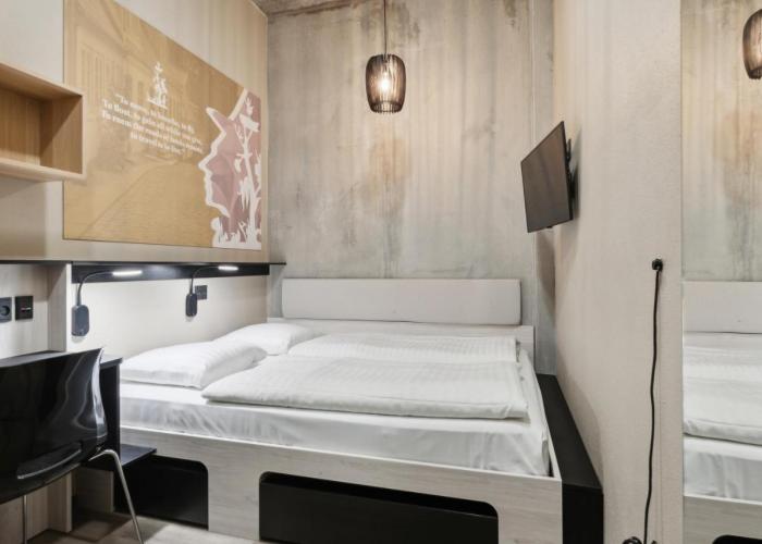 Fyrtøjet - A windowless hotel