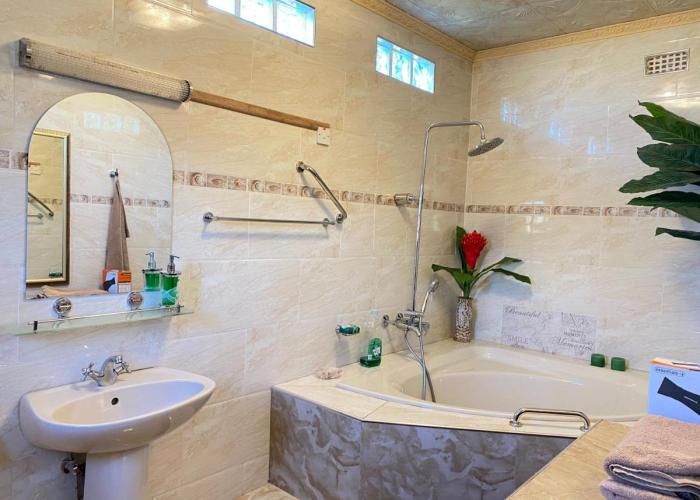 Bush Adventure Guest House