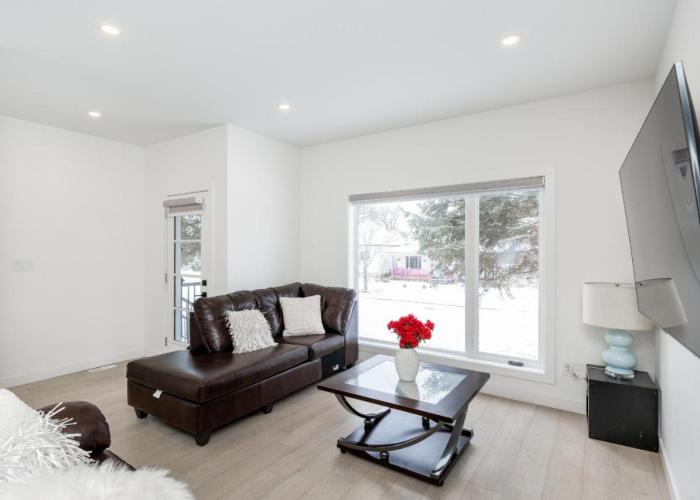 3Bedrooms Apartment Near YWG Airport