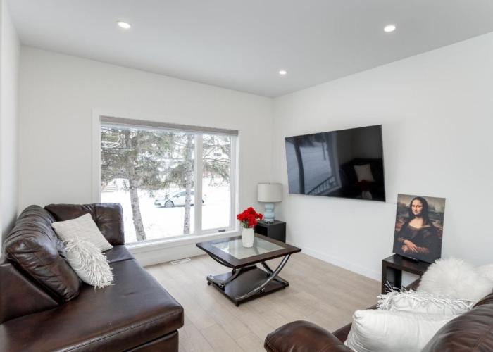 3Bedrooms Apartment Near YWG Airport