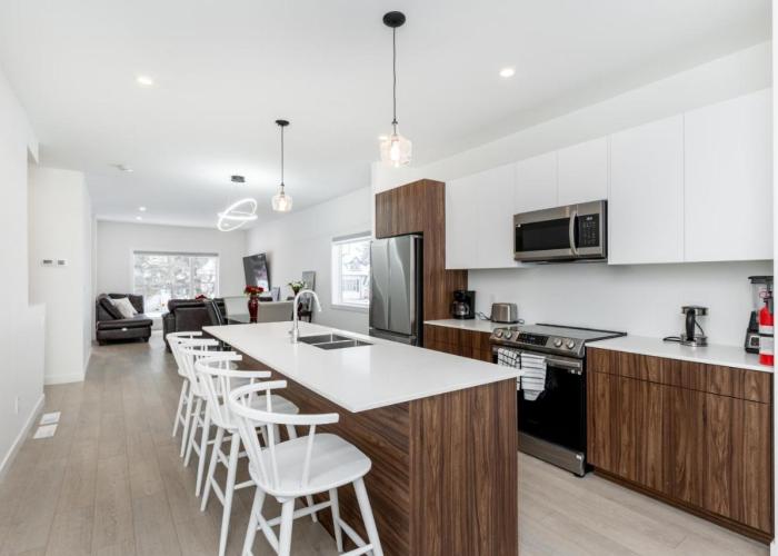 3Bedrooms Apartment Near YWG Airport