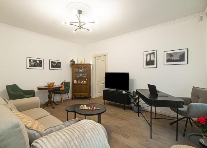 Old Town Apartment on quiet private street