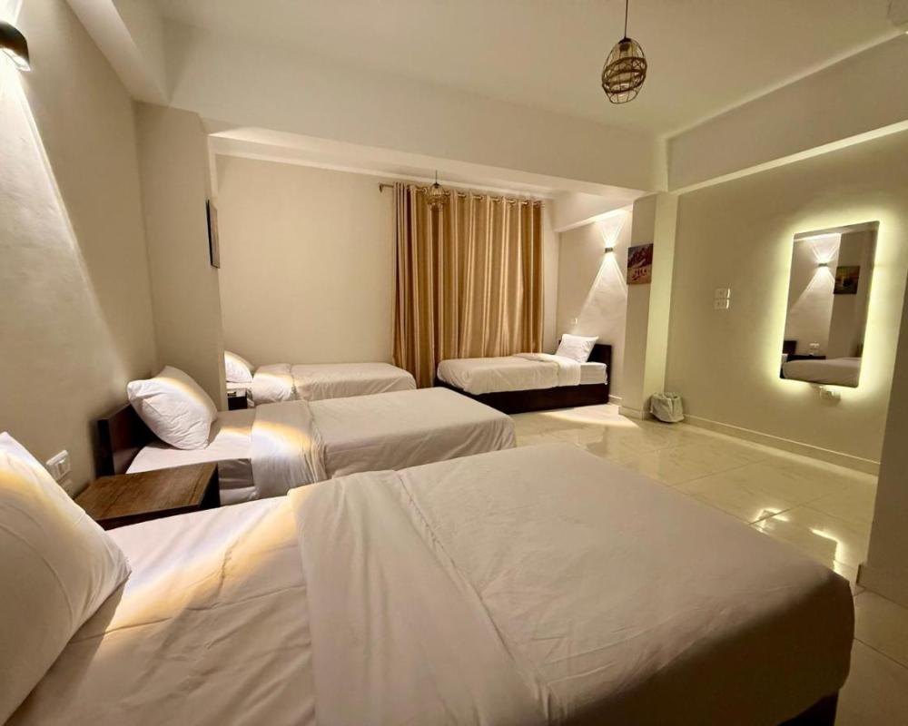 фото Every Day Hotel