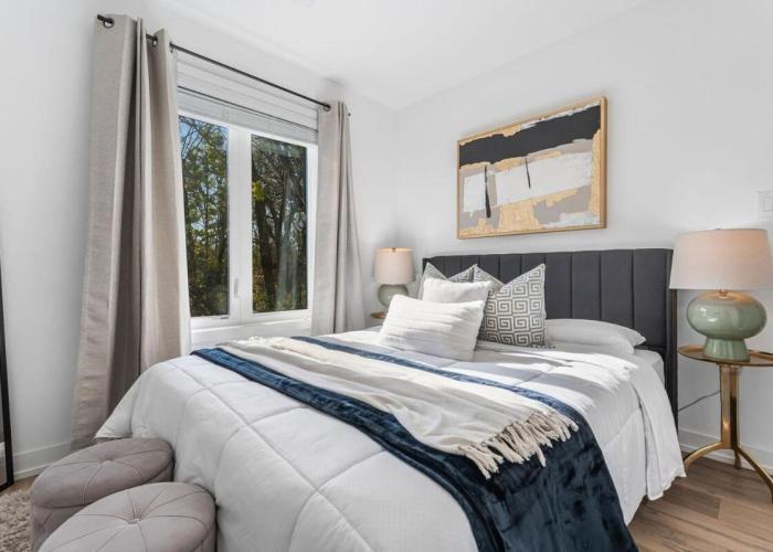 BRAND NEW and Stylish 2BR Suite With Sofa Bed, Located 7 Mins From Niagara Falls and can Sleep 6 Guests