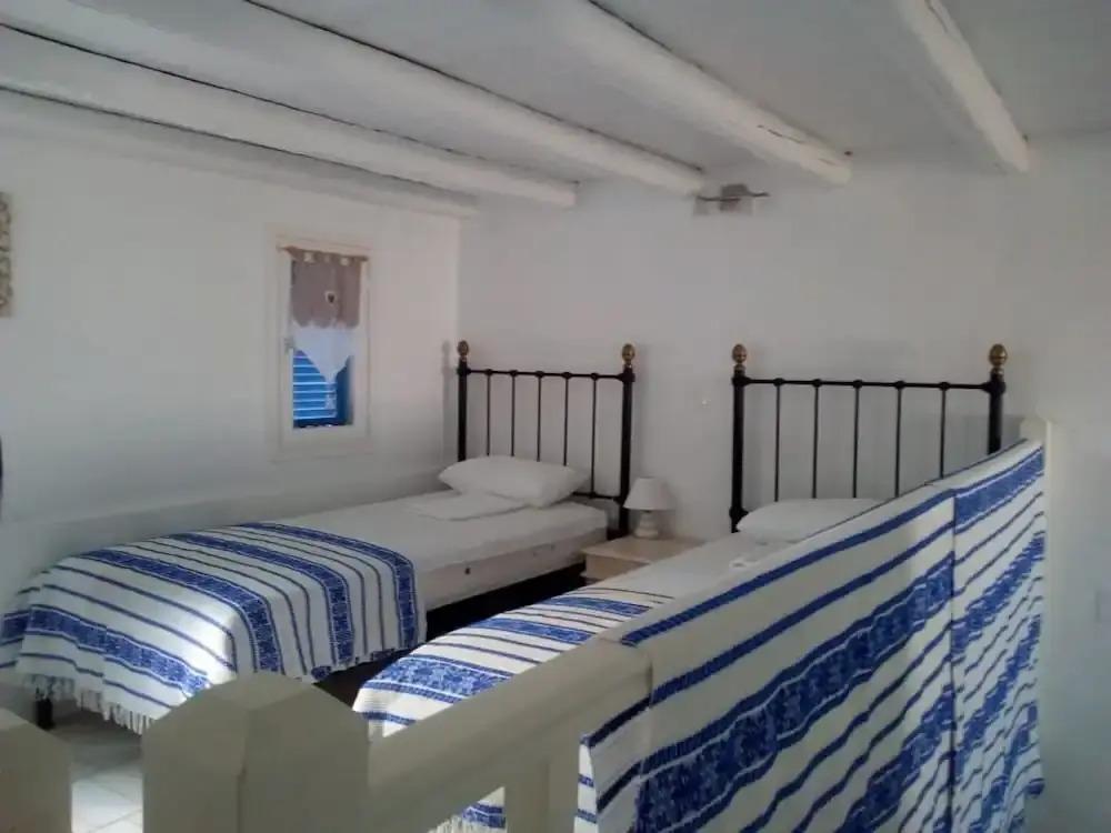 Semi-detached House on the Heights of Parikia - Exceptional View of the Cyclades