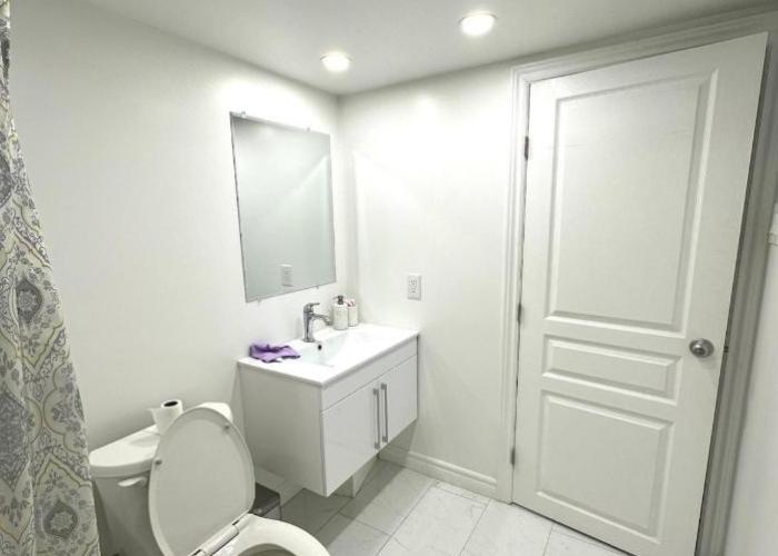 Luxury & Free Parking Bachelor