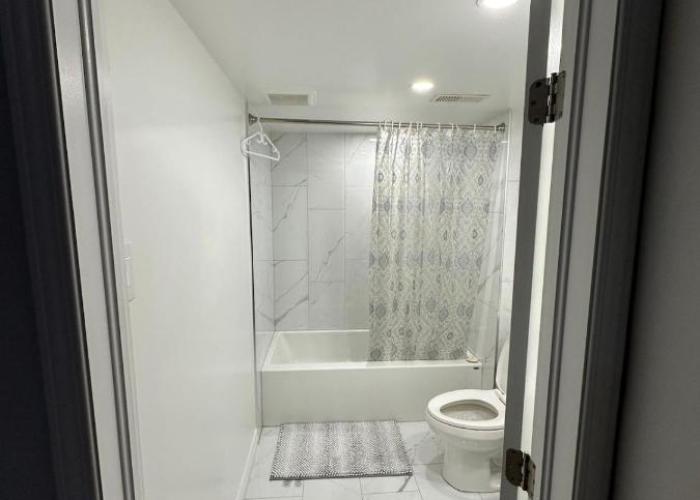 Luxury & Free Parking Bachelor