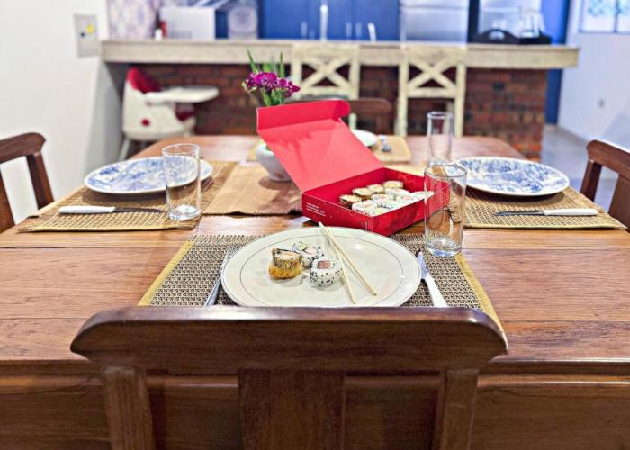 Casa moderna en Villamorra a pasos del Shopping Mariscal Lopez 2Dorm,2 garajes y Wifi