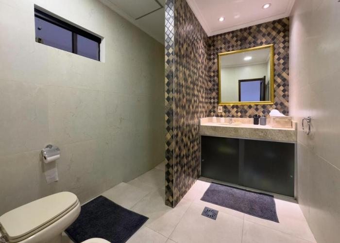 Casa moderna en Villamorra a pasos del Shopping Mariscal Lopez 2Dorm,2 garajes y Wifi