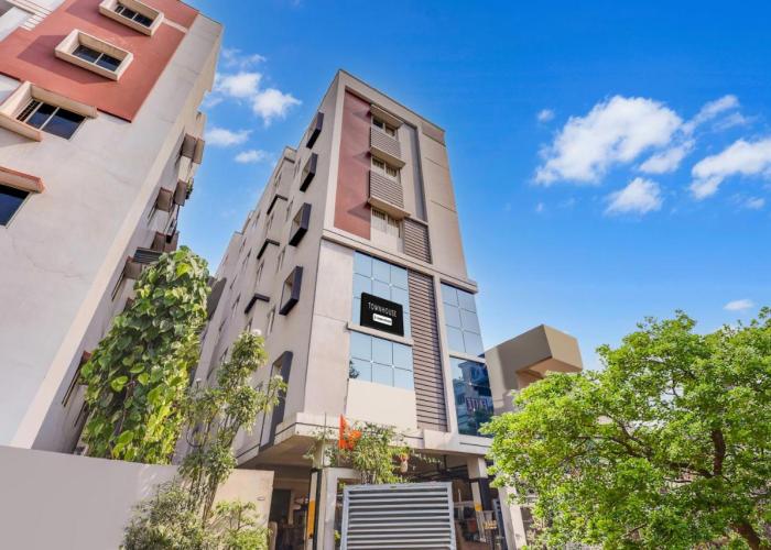 Super Townhouse Dwarka Nagar Near Ramatalkies