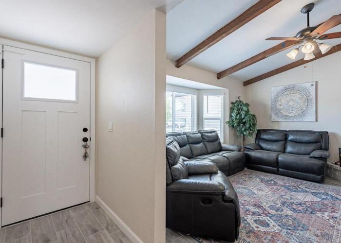 4-bedroom house in Gilbert - Remodeled Retreat