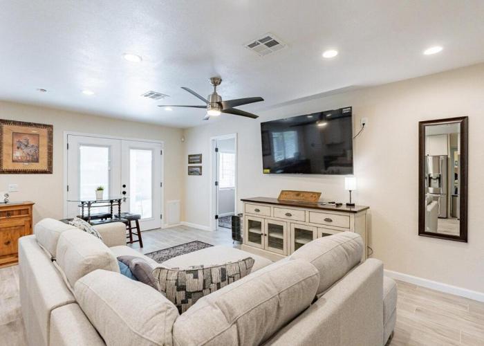 4-bedroom house in Gilbert - Remodeled Retreat