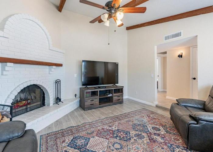 4-bedroom house in Gilbert - Remodeled Retreat