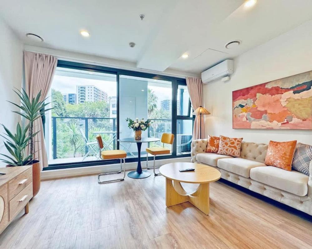 Rare Find Retreat - 1B Parkside View vs Sky Tower View & AC