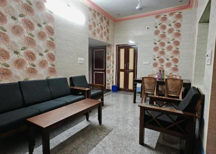 AC HOMESTAY NEAR CMC AND RAILWAY STATION 2BHK and 3 BHK