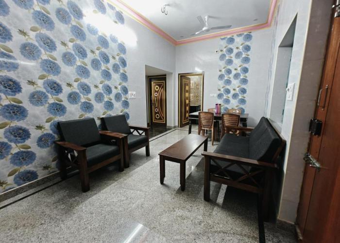 AC HOMESTAY NEAR CMC AND RAILWAY STATION 2BHK and 3 BHK
