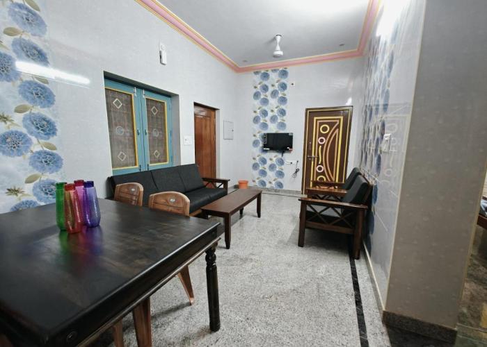 AC HOMESTAY NEAR CMC AND RAILWAY STATION 2BHK and 3 BHK