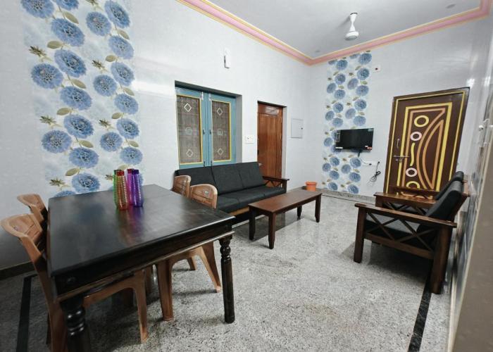 AC HOMESTAY NEAR CMC AND RAILWAY STATION 2BHK and 3 BHK