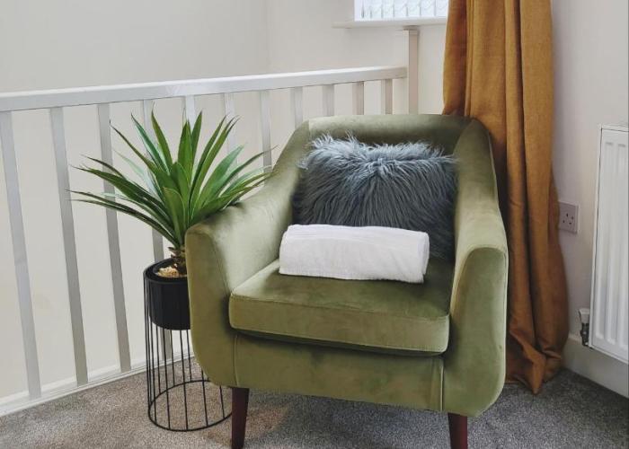 Beautiful 2 Bed House, Central spot with free parking