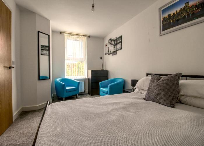 Beautiful 2 Bed House, Central spot with free parking