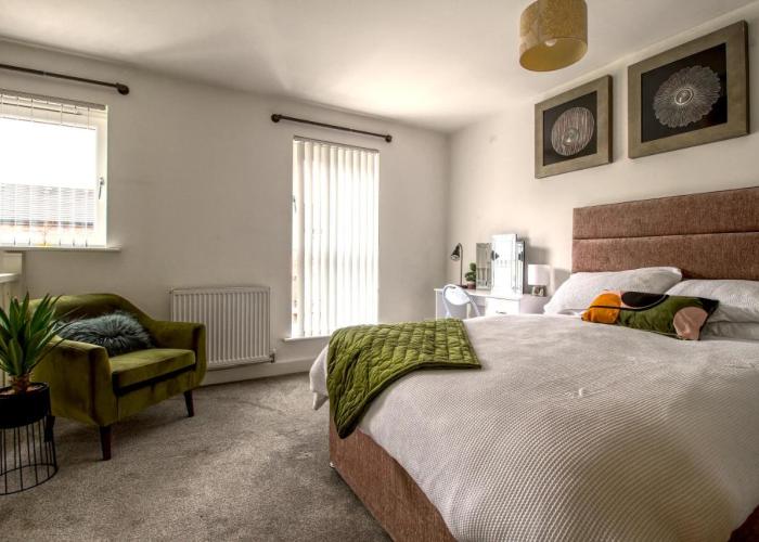 Beautiful 2 Bed House, Central spot with free parking
