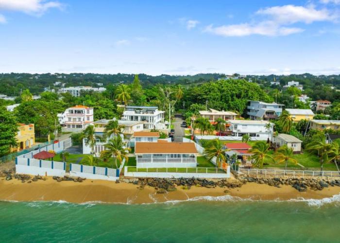 Danielas Beachfront Apartment