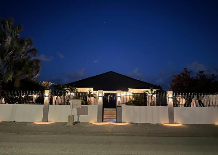 Eagle Stays Aruba-NEW Stunning One Bedroom Apartment Near Eagle Beach!