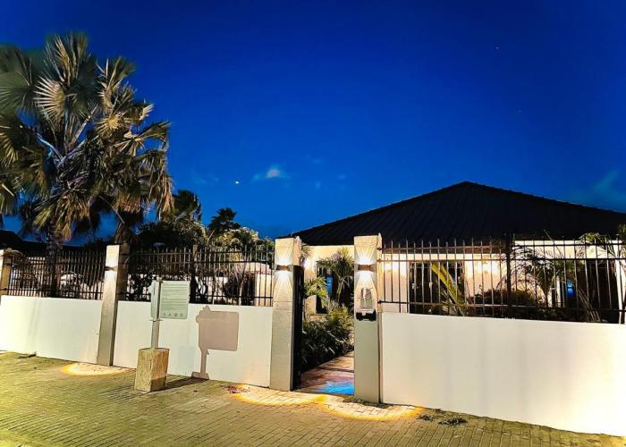 Eagle Stays Aruba-NEW Stunning One Bedroom Apartment Near Eagle Beach!