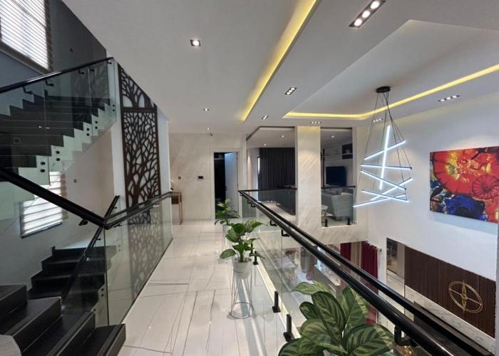 VACATION HOMES - 5 bedroom private compound home in lekki phase 1 - rooftop, pool, spa, cinema, 24h light & security