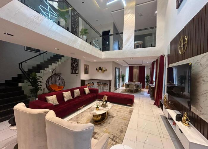 VACATION HOMES - 5 bedroom private compound home in lekki phase 1 - rooftop, pool, spa, cinema, 24h light & security