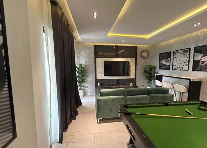 VACATION HOMES - 5 bedroom private compound home in lekki phase 1 - rooftop, pool, spa, cinema, 24h light & security