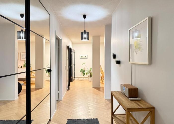 101 m2 Bright four-room apartment near the city center