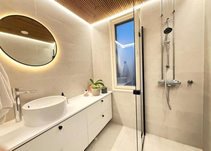 101 m2 Bright four-room apartment near the city center