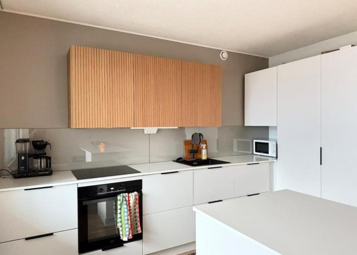 101 m2 Bright four-room apartment near the city center