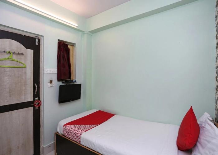 OYO 15443 Hotel Mega Palace