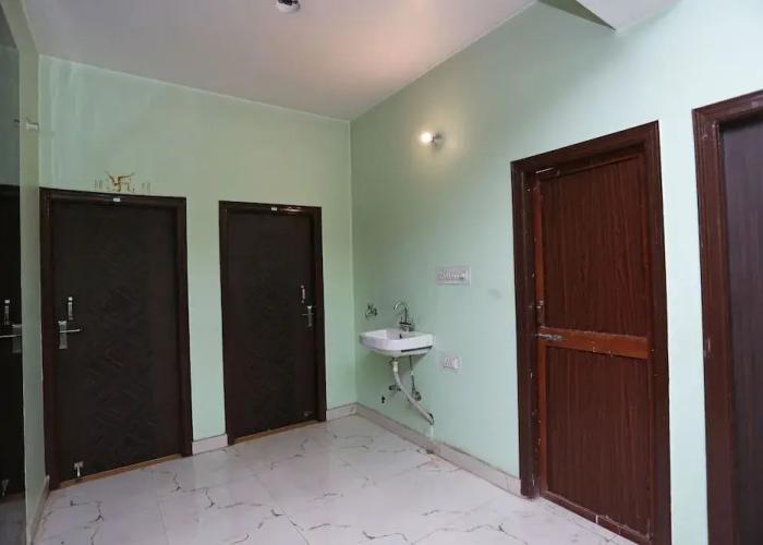 OYO Flagship 22740 Near Anisabad Golambar
