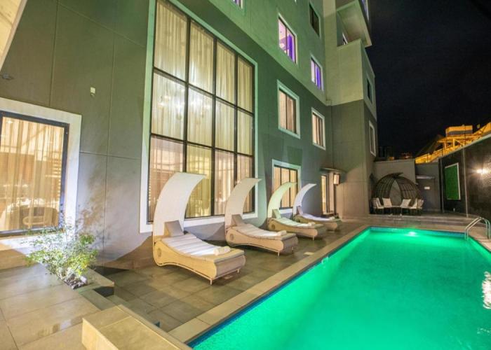 Tripod By Pedestal Hotel