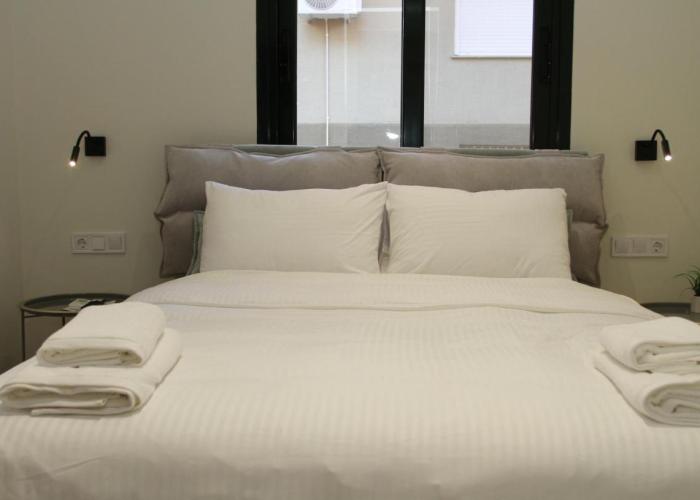 Pirgos Warm Studio for 3 by MPS