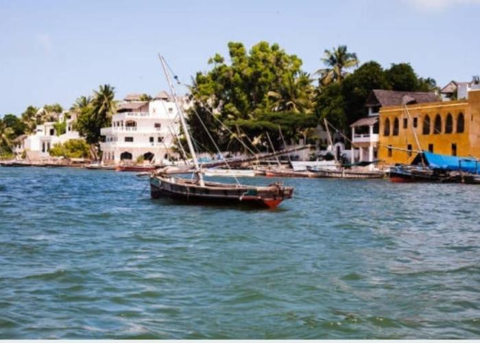 Tashma Lamu apartment
