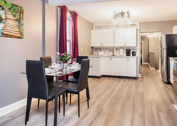 Pet-Friendly 3BR Apartment - Near University & Byward Market