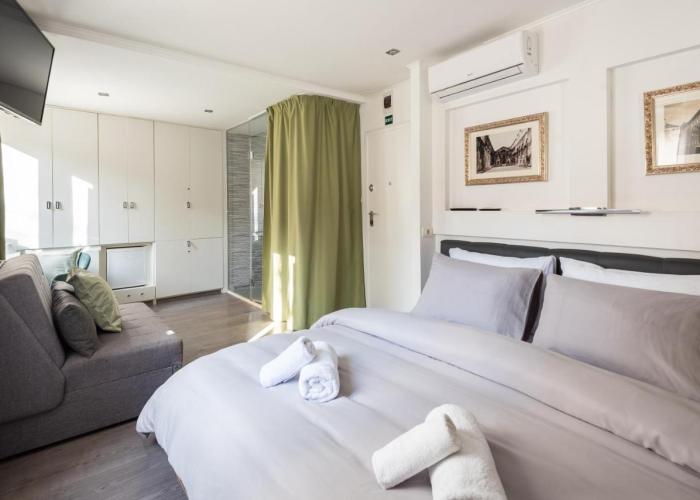 ROKOS SUPERIOR DOWNTOWN ROOMS - comfortable rooms with private bathrooms - perfect location for exploring Diocletian's Palace and the gastronomy of Split within walking distance