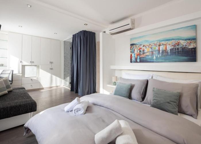 ROKOS SUPERIOR DOWNTOWN ROOMS - comfortable rooms with private bathrooms - perfect location for exploring Diocletian's Palace and the gastronomy of Split within walking distance