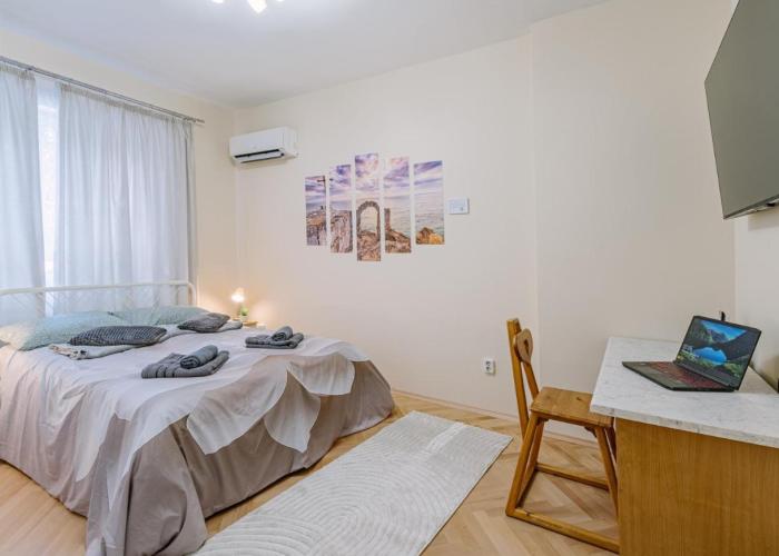 Grand Luxury Condo by NDK and National Stadium with Free Parking