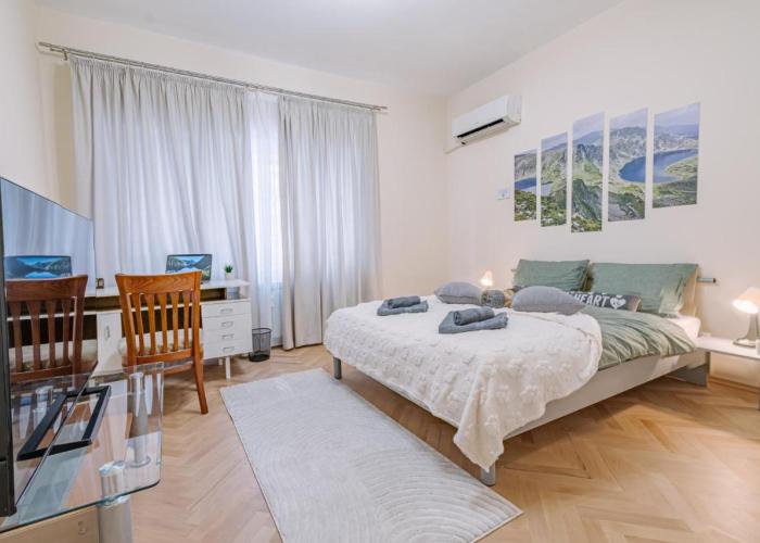 Grand Luxury Condo by NDK and National Stadium with Free Parking