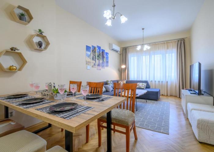 Grand Luxury Condo by NDK and National Stadium with Free Parking
